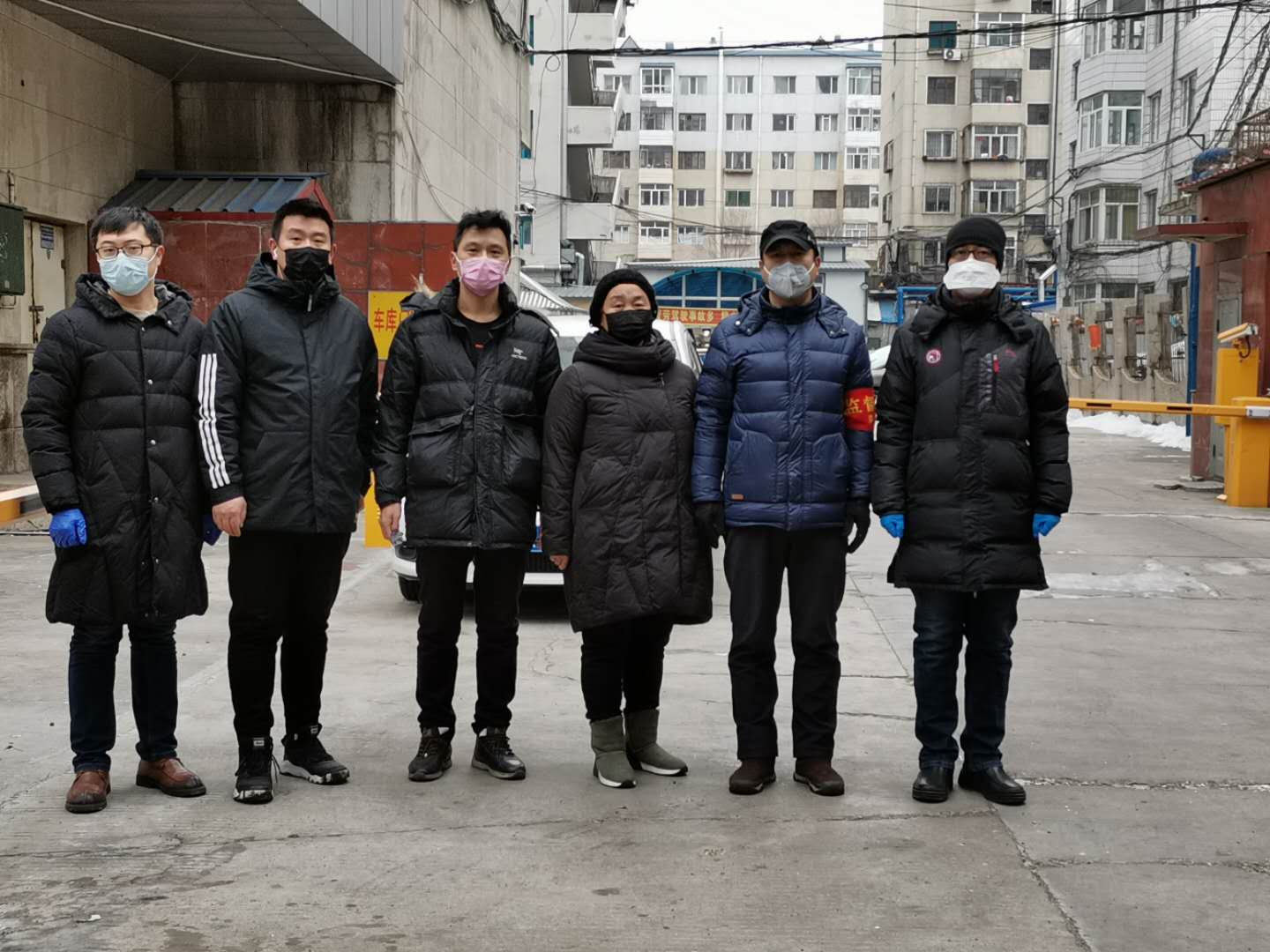 牡丹江技师学院党员,干部志愿积极参加社区疫情防控工作